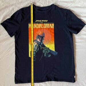 Dark Mandalorian shirt (12 boys US)